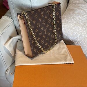TOILETRY POUCH ON CHAIN! NEW CONDITION!
NOT AVAILABLE in LV WEBSITE ANYMORE!